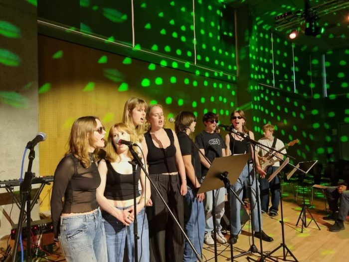 FORRYGENDE FORÅRSKONCERT🎤
Torsdag aften gav FG’s mange dygtige musikere forårskoncert i aulaen til stor applaus og glæde for et talstærkt publikum. Det blev til 13 numre i alt. Tak for en skøn koncert, som sluttede med fælles-sjipning😀

#frederiksberggymnasium 
#forårskoncert